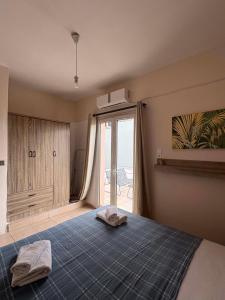 a bedroom with a bed with two towels on it at Popi's Apartment in Goníai
