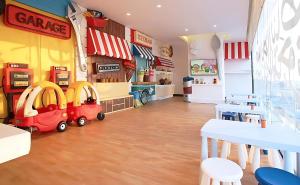 a fast food restaurant with a toy car in a room at Sedra Al Alami Jeddah in Jeddah