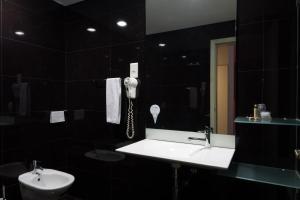 a bathroom with a sink and a mirror at Stay Hotel Guimarães Centro in Guimarães