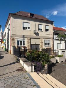 a house on the side of a street at Ferienwohnung Zum alten Postamt in Mörbisch am See