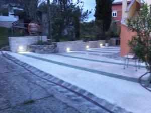 a driveway with lights on the side of a house at Apartments Prahović in Ždrelac