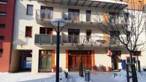 a street light in front of a building at Apartmán Arsinoe in Oščadnica