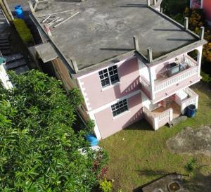 an overhead view of a pink house at J's vacation home in Wallhouse