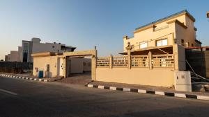 a house that is on the side of the street at شالية 280 in Dammam