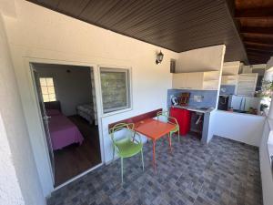a small kitchen with a table and chairs in a room at Apartmani Konak in Star Dojran