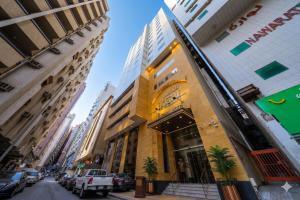 a street view of a building on a city street at فندق برهان الهدى in Mecca