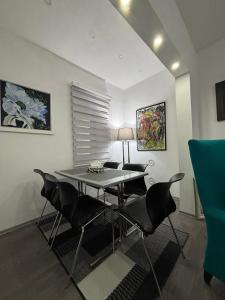 a dining room with a table and chairs at Apartman DIN in Travnik