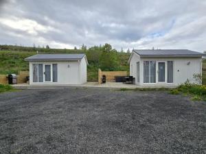 a small white house with a patio in front of it at Romantic Cottage in Fludir