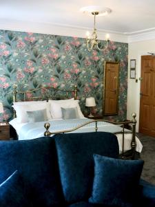 a bedroom with a bed with a floral wallpaper at The Florence Guest House in Whitby