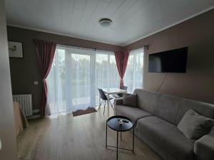 a living room with a couch and a table at Romantic Cottage in Fludir