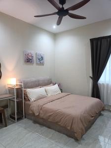 a bedroom with a bed with a ceiling fan at JayR Homestay Ambience Residence in Malacca +21 photos