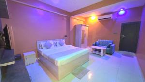 a bedroom with a large bed and a chair at Avante Palace in Rānchī