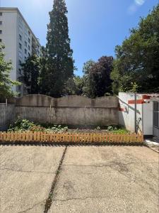 a retaining wall with a garden next to a sidewalk at Soleil in Villejuif +22 photos