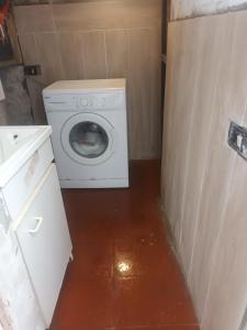 a washer and dryer in a small bathroom at Casa Alfonso in Minori