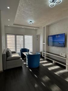 a living room with a couch and a tv at Apartman Nastić in Lazarevac
