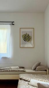 two beds in a bedroom with a picture on the wall at HollidayVillage 5B in Matka Božia