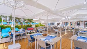 En restaurant eller et andet spisested på Oasis Hotel