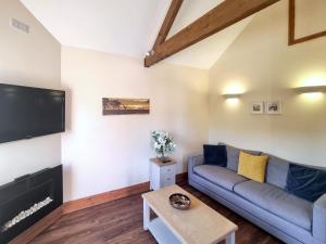 a living room with a couch and a flat screen tv at Westfield Courtyard - Uk50704 in Garton