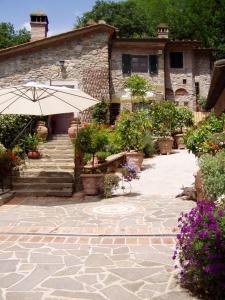 A garden outside Mulino del XVII secolo