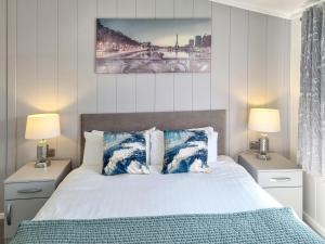 a bedroom with a large bed with two lamps at Cherry Blossom 40 - Uk50709 in Garton