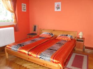 A bed or beds in a room at Viola Vendégház