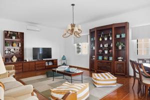 a living room with a couch and a table at Casa MiRaMar in Mosteiros