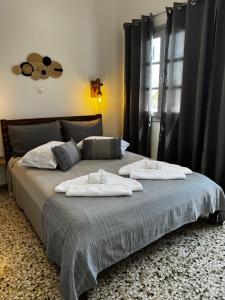 a bedroom with a bed with two towels on it at Naousa Nest in Naousa
