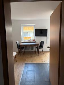 a dining room with a table and chairs and a window at Ferienwohnung Alpensteinbock in Nesselwang