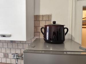 a black tea kettle sitting on top of a stove at Casa Yos in Vallerano