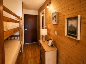 a bedroom with two bunk beds and a table with a lamp at Cozy studio balcon et parking in Font-Romeu