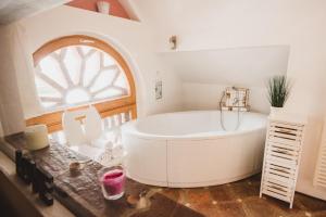 A bathroom at MOOKI Country Apartment