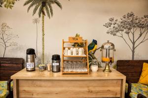 a table with a coffee maker and a bird on it at Hotel Ciudad de Segorbe in Salento