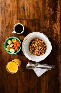a table with a bowl of food and a bowl of fruit at Hotel Ciudad de Segorbe in Salento +24 photos