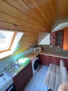 a small kitchen with a sink and a washing machine at Fefe Apartman in Balatonlelle