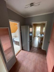 an empty room with a refrigerator and a kitchen at Fefe Apartman in Balatonlelle