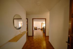 a hallway of a house with a mirror on the wall at Primestay - Chalet Panamá - Piscina y Vistas al Castillo in Peniscola