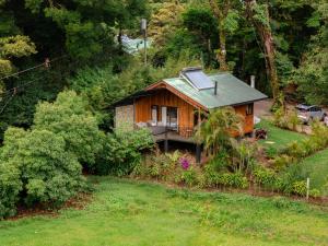 a small house in the middle of a yard at Cabañas Hoja Verde in Monteverde Costa Rica