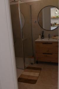 a bathroom with a shower and a sink and a mirror at Résidence Gigaro plage in La Croix-Valmer