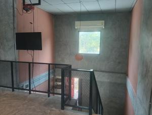 a room with a staircase and a window at บ้านนกฮูกรีสอร์ท in Ban Chamun (2)