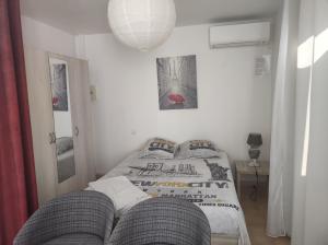 a small bedroom with a bed and a lamp at Ingrid Mary in Nîmes