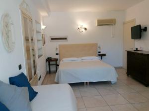 a bedroom with a bed and a tv in it at Hotel Ristorante Piccolo Chianti in Siena +45 photos