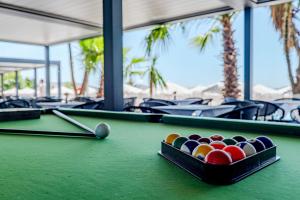 a pool table with billiard balls and a cue at Vila Era Beach 2 in Sarandë
