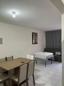 a living room with a table and a couch at Residencial Granate Xochitepec Morelos in Atlacholoaya