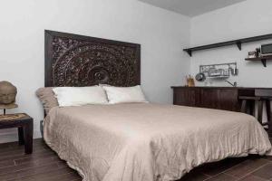 a bedroom with a large bed and a wooden headboard at Vive Zen Queen Room in Miami