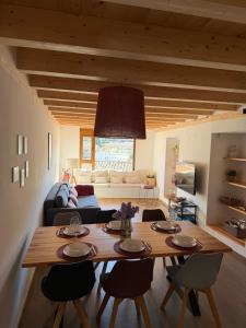 a living room with a wooden table and chairs at El Rincón de María II in Torrecilla en Cameros