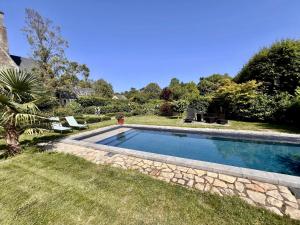 a swimming pool in the yard of a house at Le Petit Vigneau in Ménil