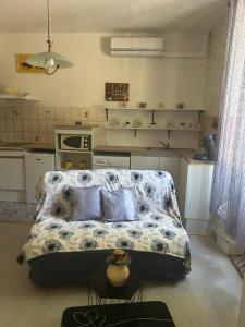 a bedroom with a bed with a floral bedspread at Au bonheur de LILI in Fontaine-de-Vaucluse