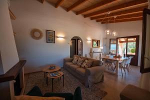a living room with a couch and a table at Maricel in Cala Ratjada