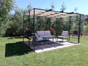 a gazebo with two chairs and a table at Il Piccolo Oliveto in Arezzo