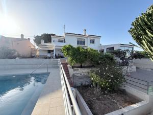 a house with a swimming pool in front of a house at Eco Espacio Camaleón Verde 2 in Cartagena